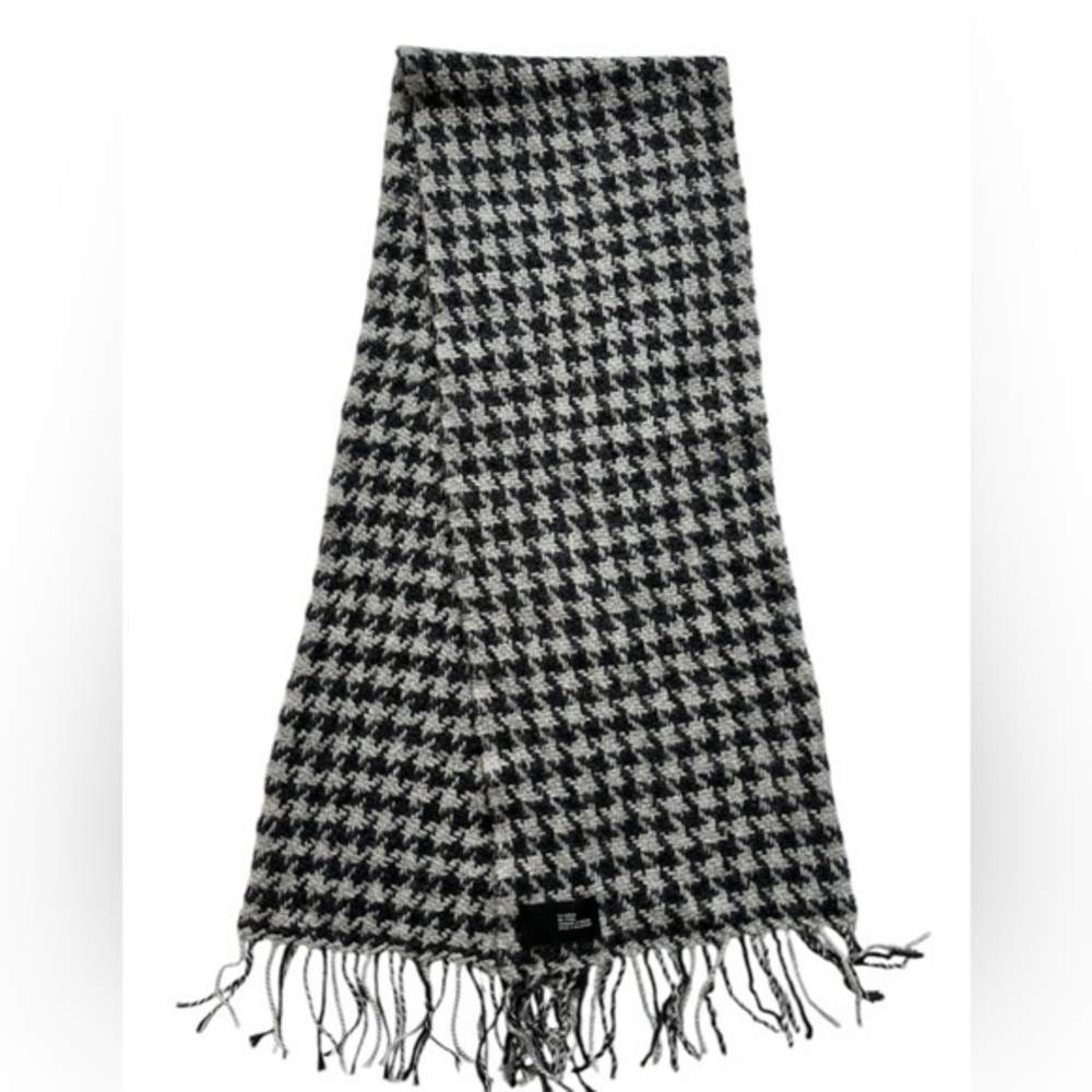 Classic Black and Grey Houndstooth Wrap with Fringe club Monico